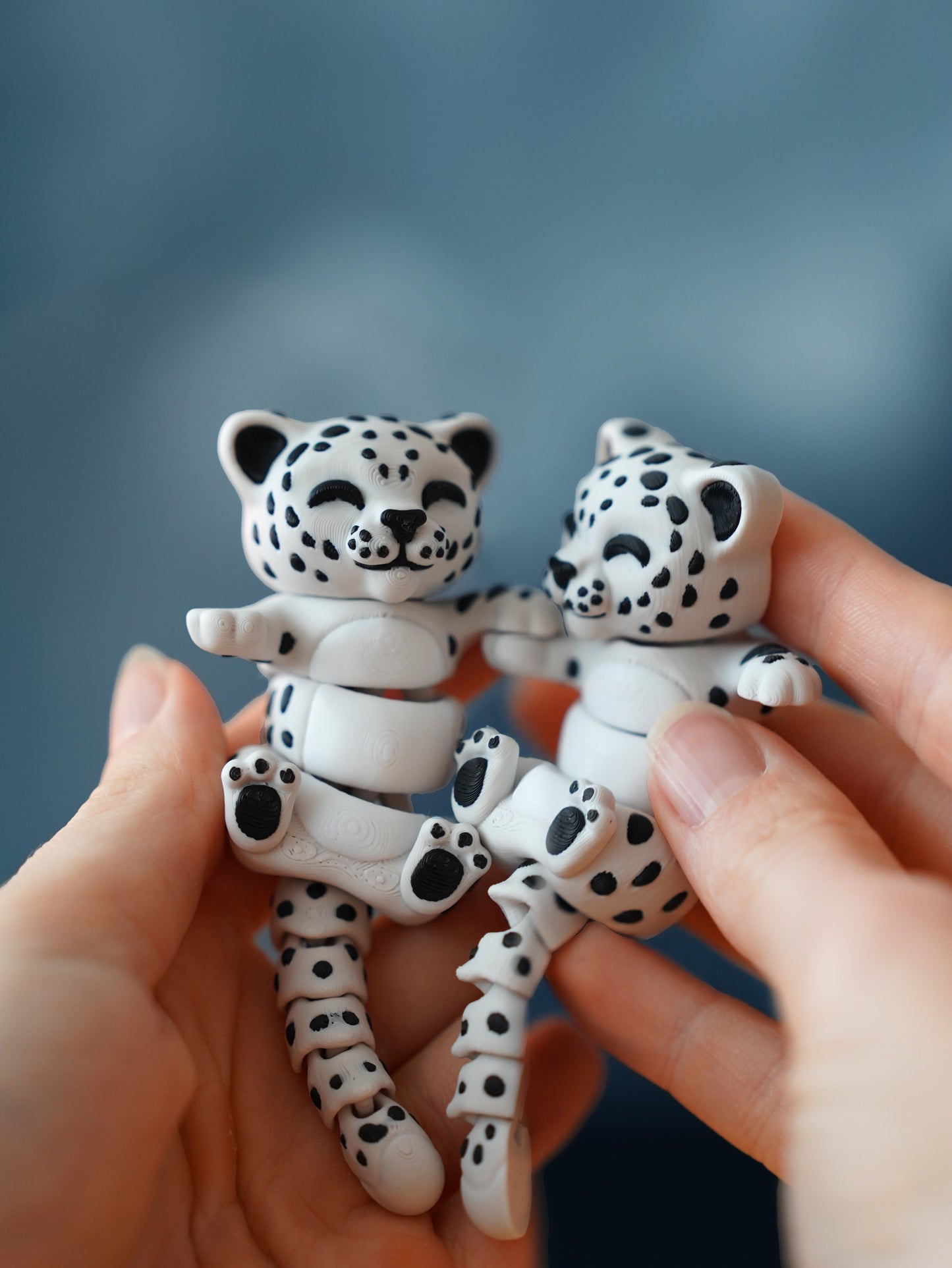 🧲 Magnetic Buddy - Snow Leopard