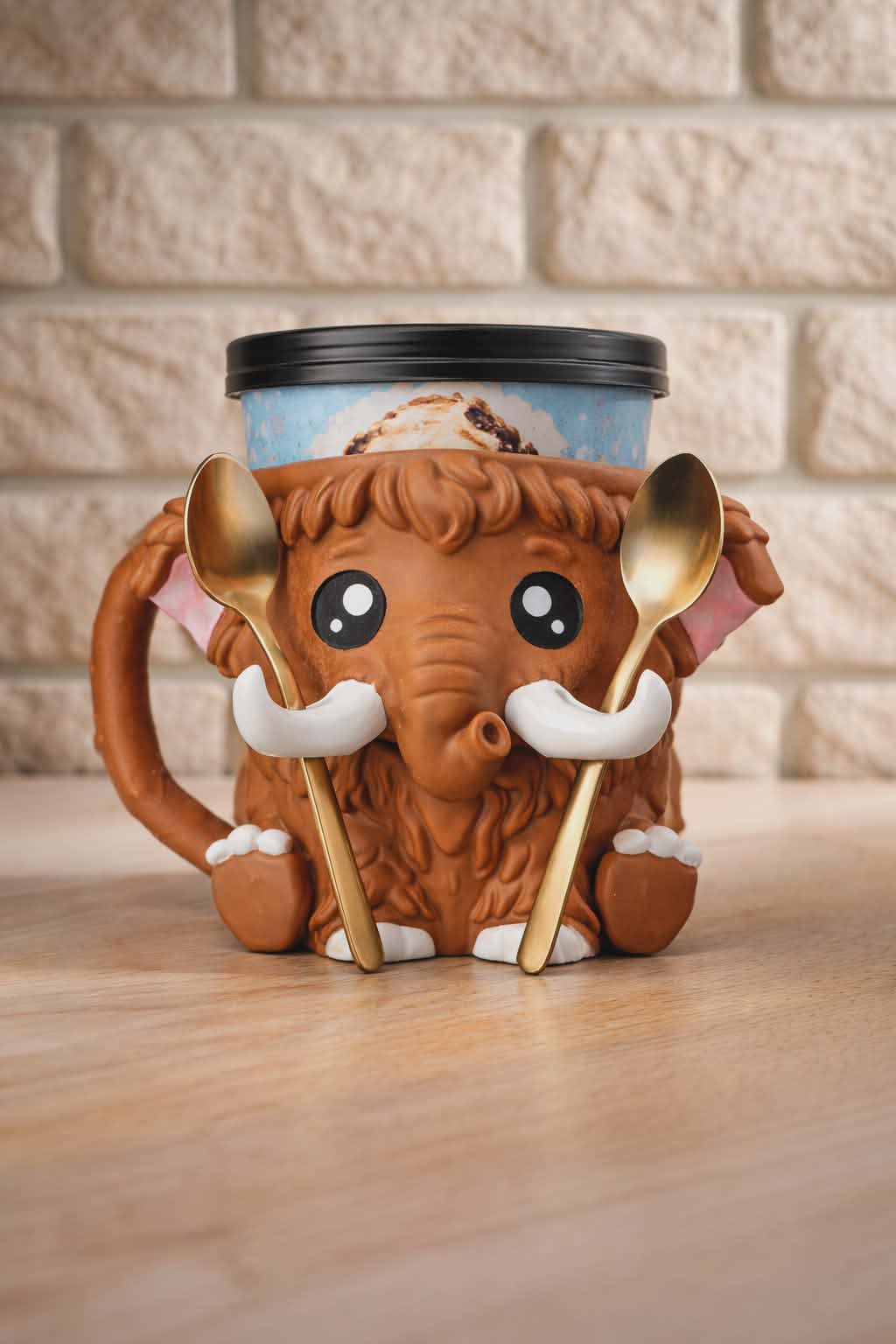 Mammoth Ice-Cream Holder