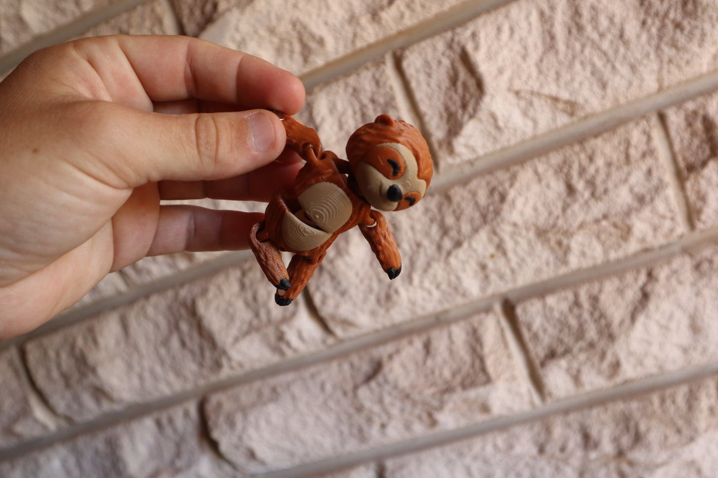 🧲 Magnetic Buddy – Sloth