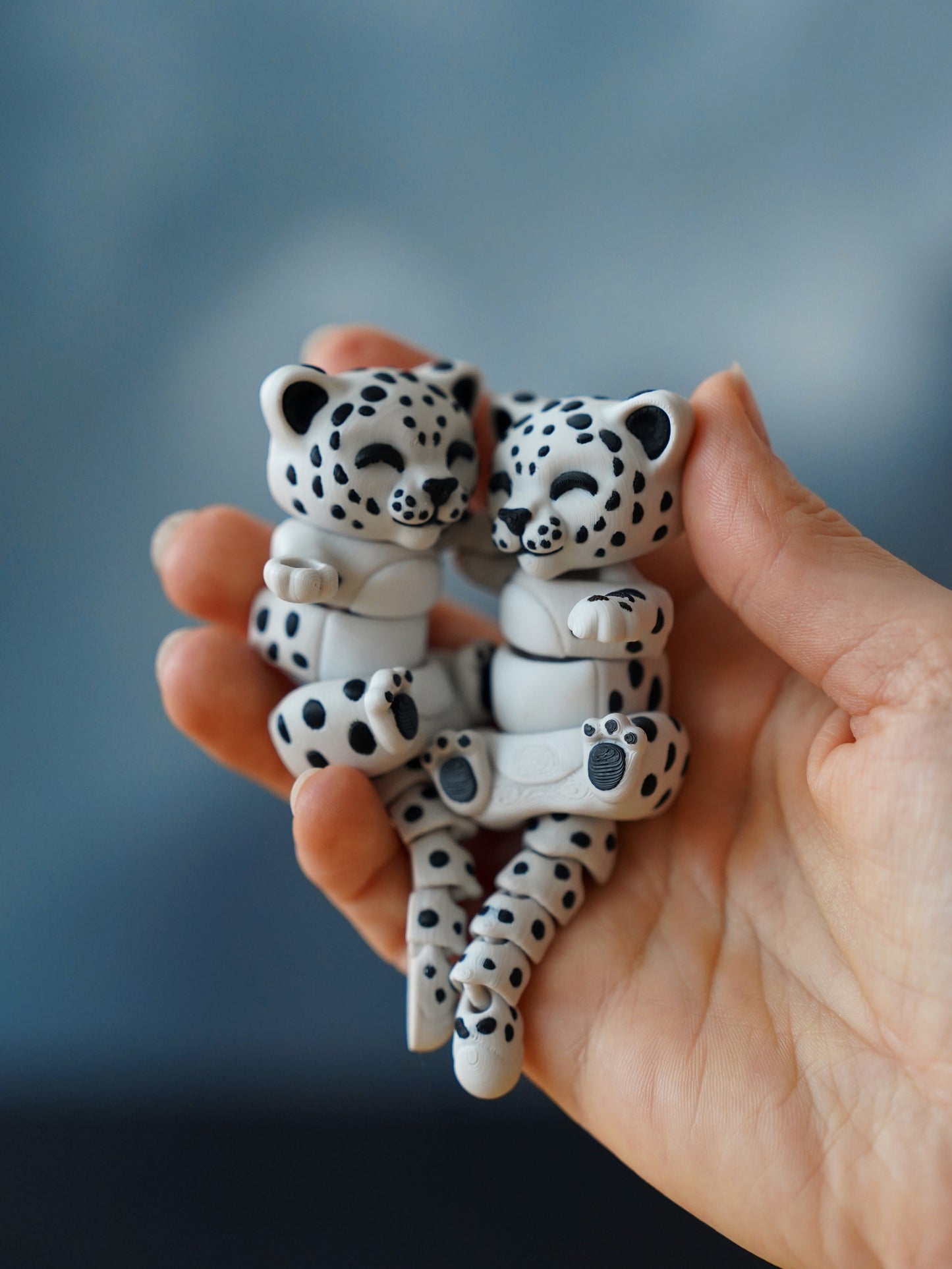 🧲 Magnetic Buddy - Snow Leopard