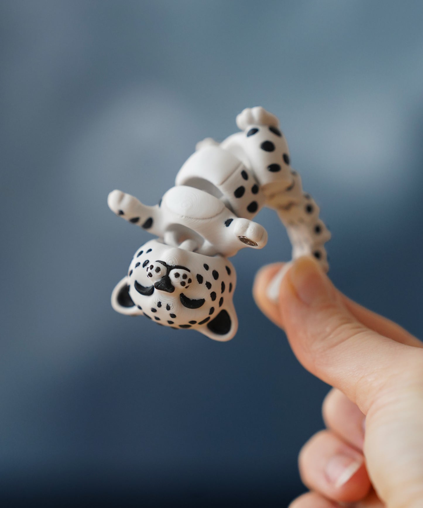 🧲 Magnetic Buddy - Snow Leopard
